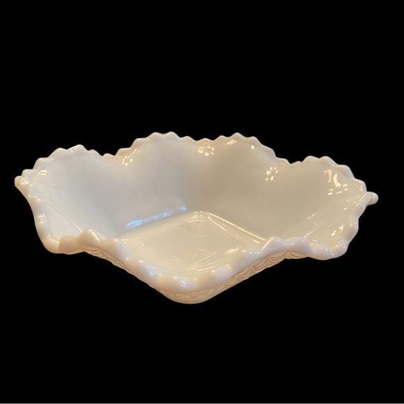 Vintage Hazel Atlas Diamond Ruffled Edge Milk Glass Candy Dish - Picture 5 of 5